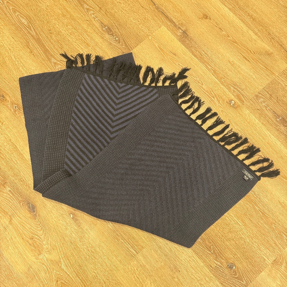 LUCKY BRAND SCRAF BLACK AND NAVY BLUE